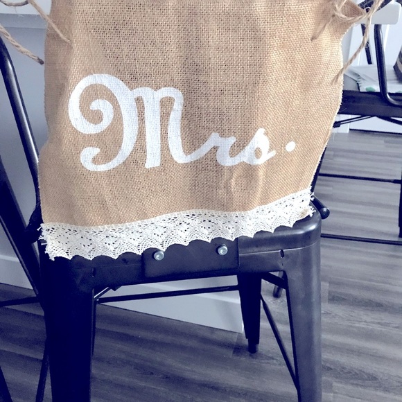 3 pieces Ring pillow, Mr & Mrs burlap chair signs - Picture 3 of 9
